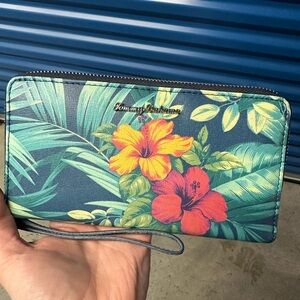 Tommy Bahama wristlet